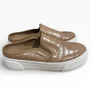 Nine West Hayzel Croc Embossed Slip On Platform Sneaker Mules Size 7.5